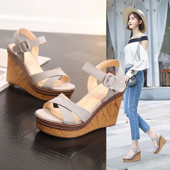 Hrubé dno nepremokavé platformu vysokým podpätkom sandále ženy sklon náklon pohodlne kórejský módne muffin topánky malej veľkosti sandále