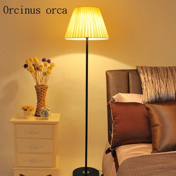 Moderný jednoduchý poschodí lampa obývacia izba, spálňa LED stmievanie ochrana očí vertikálne stolná lampa Poštovné zadarmo