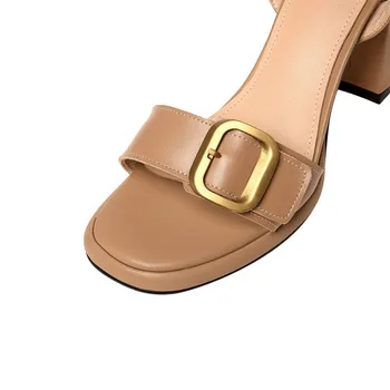 Letné 2021 Nové Peep-Toe Robustný Podpätky Pre Ženy Sandále Na Platforme Kovové Embellishment Módne Podpätky